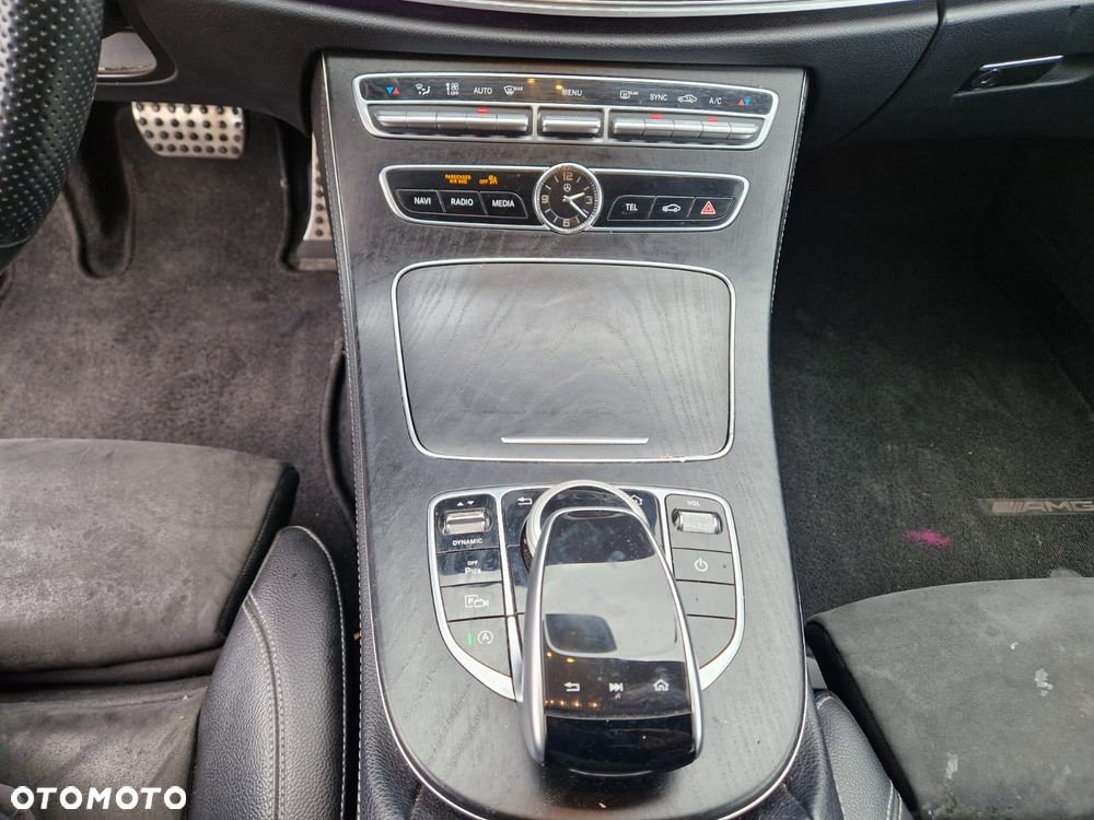Mercedes-Benz Klasa E 220 d 4-Matic Business Edition 9G-TRONIC - 15