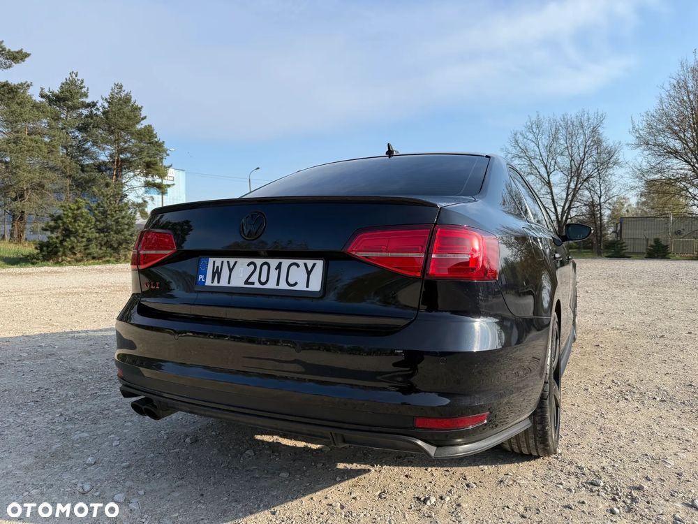 Volkswagen Jetta - 4