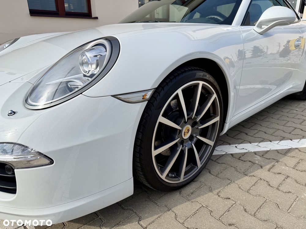 Porsche 911 Carrera - 4