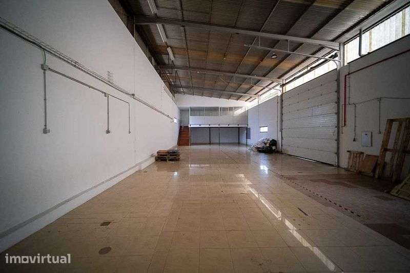 Armazém Industrial em Paços de Brandão com 304 m² - Grande imagem: 5/12