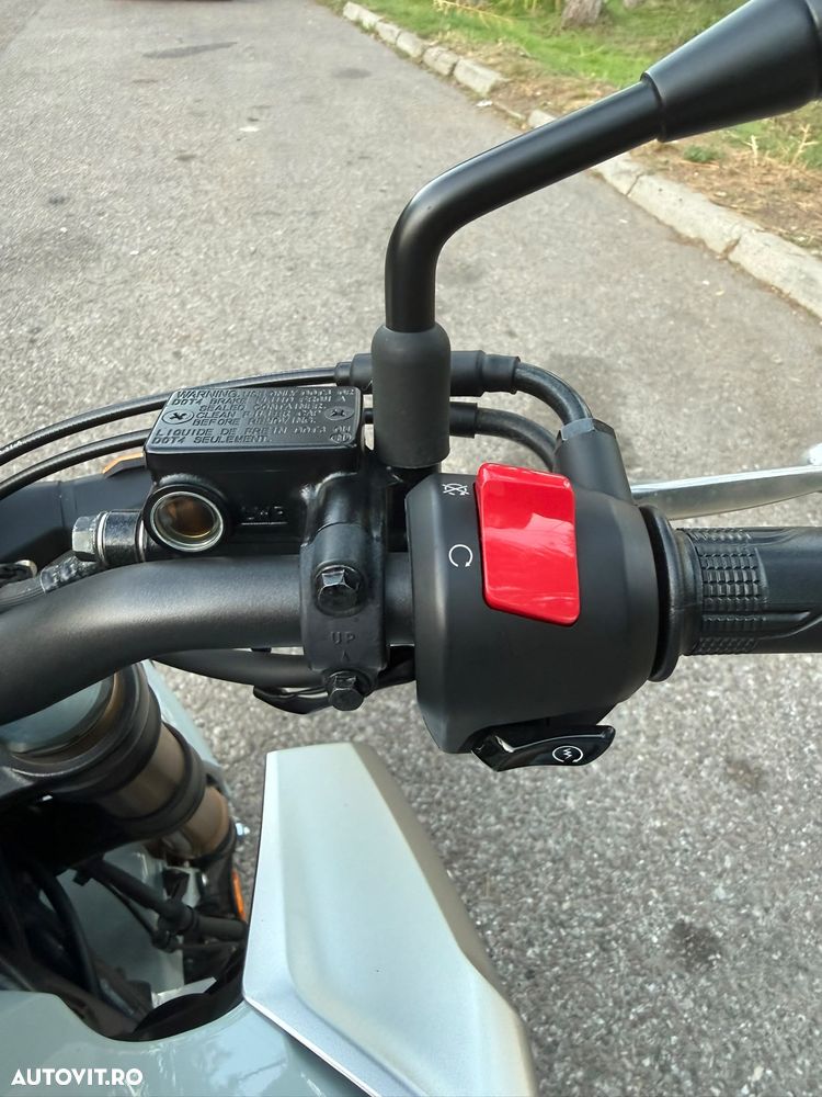 Honda CB 125R - 14