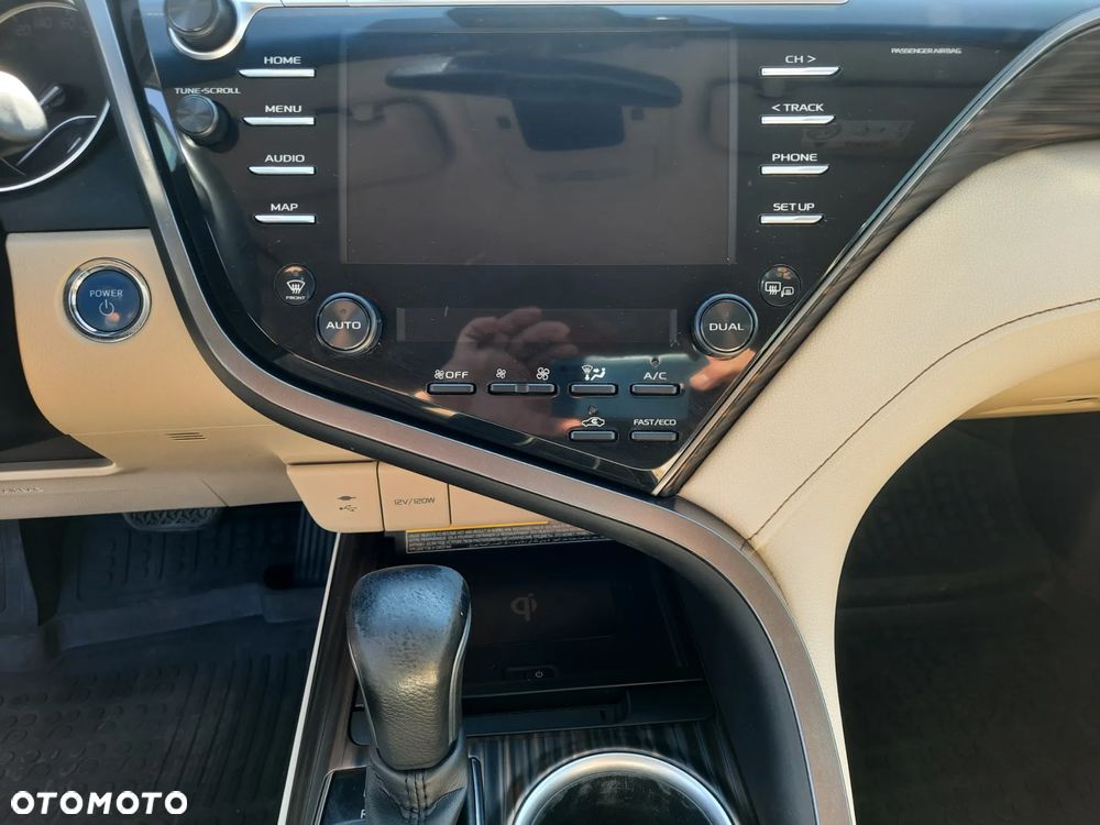 Toyota Camry 2.5 Hybrid Executive CVT - 17