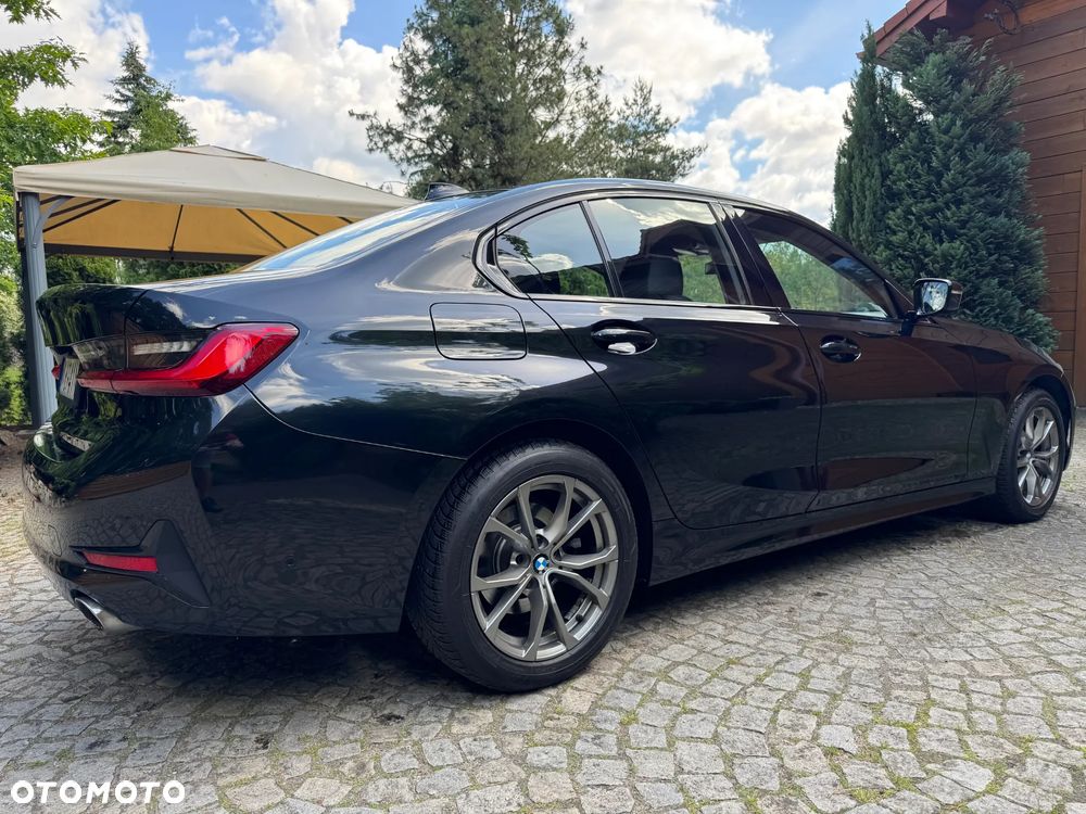 BMW Seria 3 320i xDrive Sport Line - 7