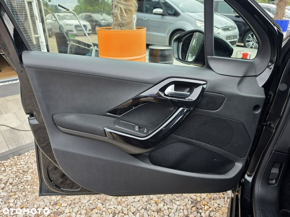 Peugeot 208 - 29