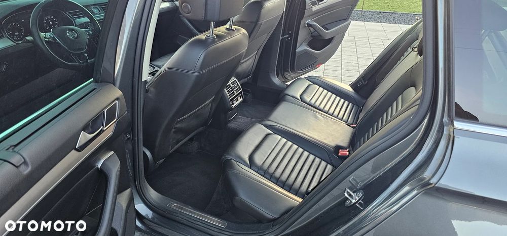 Volkswagen Passat Variant 2.0 TDI SCR 4Motion DSG Highline - 15
