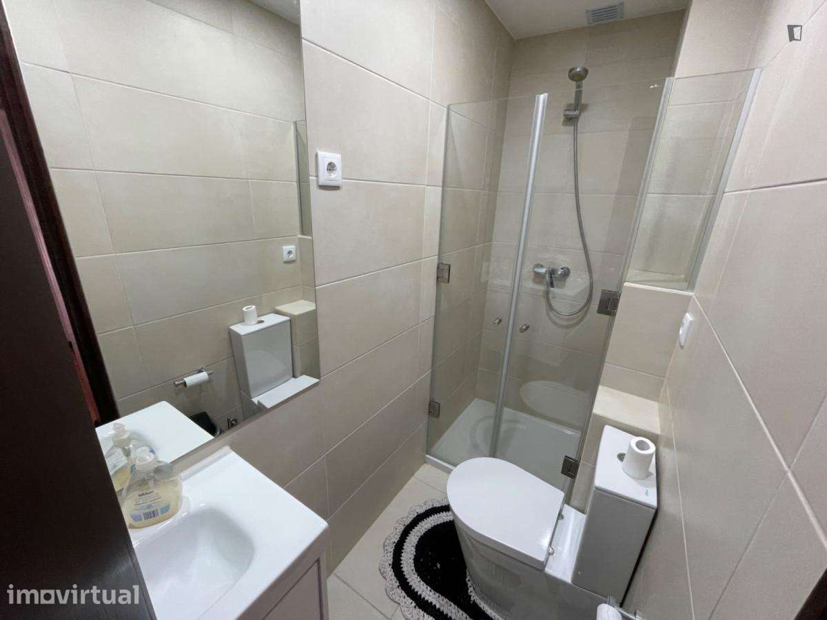 Quarto - localizado em Alta de Santa Clara Coimbra - Grande imagem: 3/12