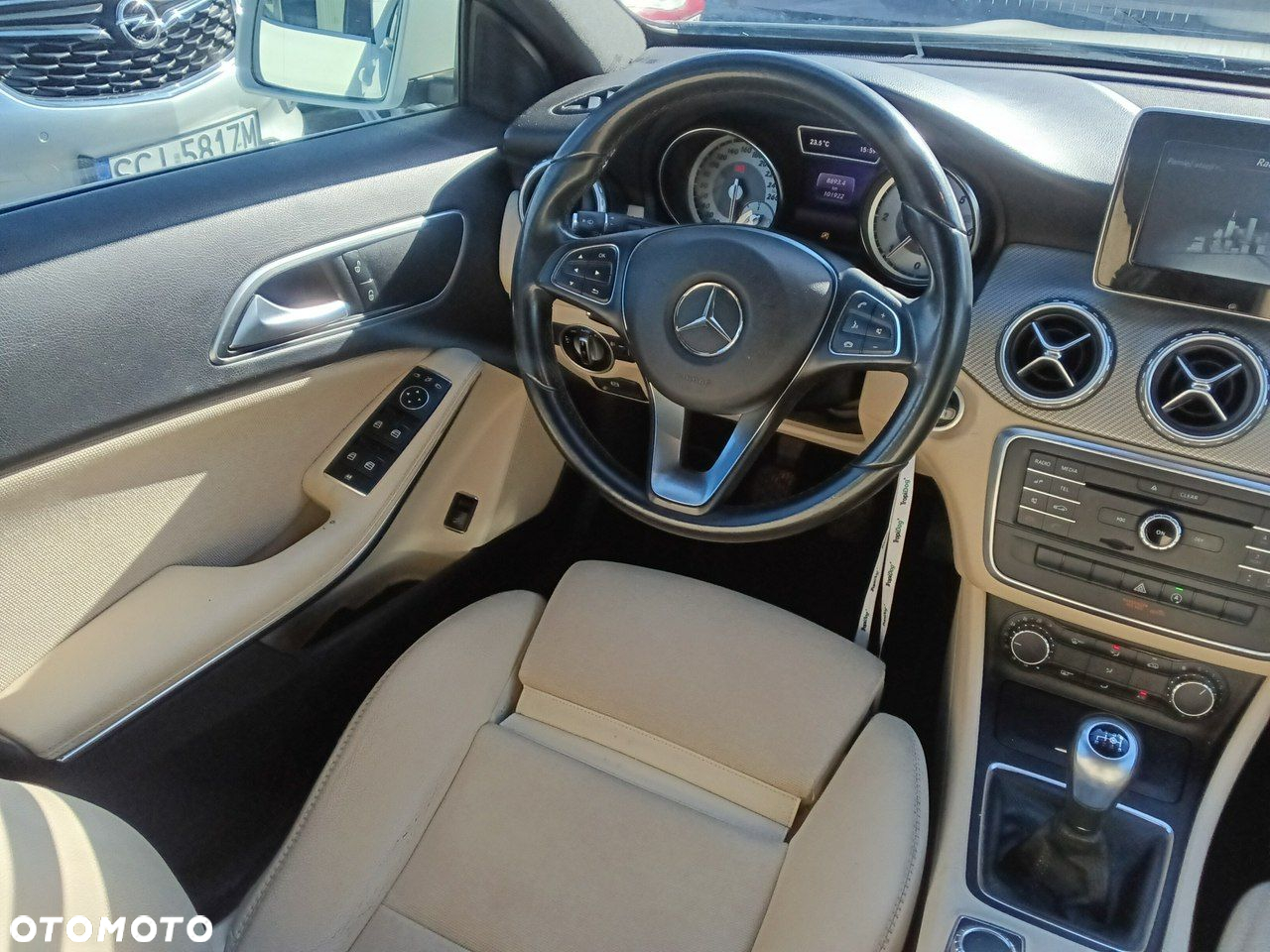 Mercedes-Benz GLA - 13