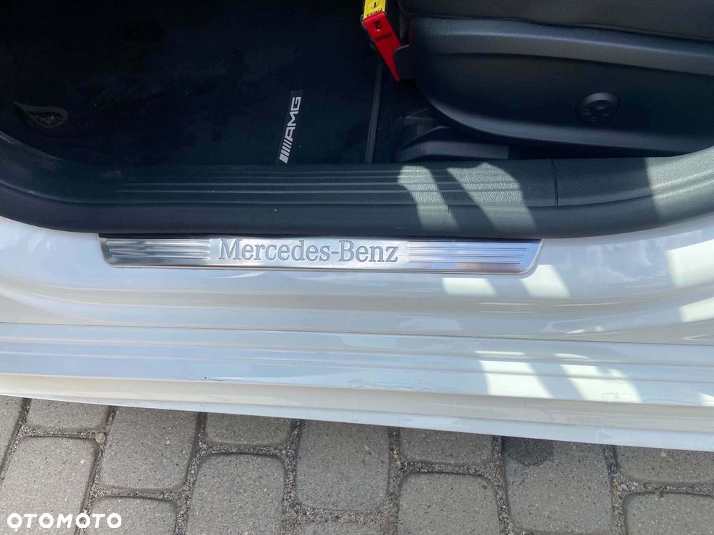 Mercedes-Benz CLA 220 4-Matic AMG Line 7G-DCT - 17