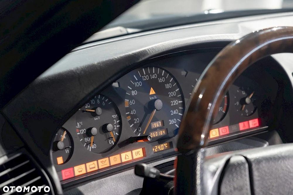 Mercedes-Benz SL - 21