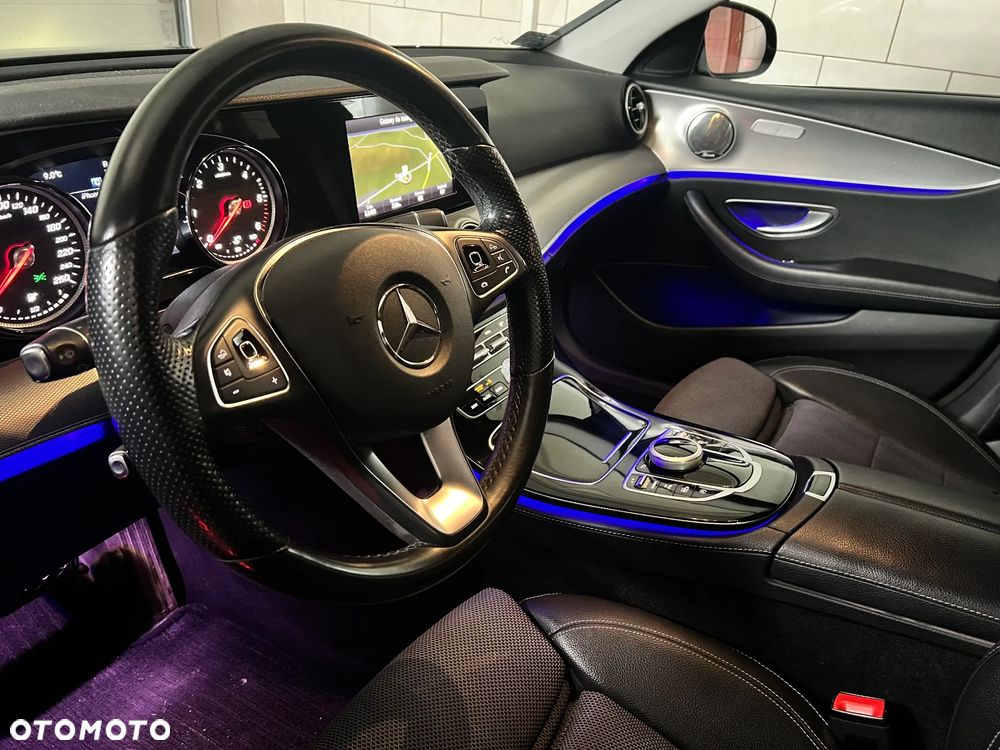 Mercedes-Benz Klasa E 220 d T 9G-TRONIC - 18