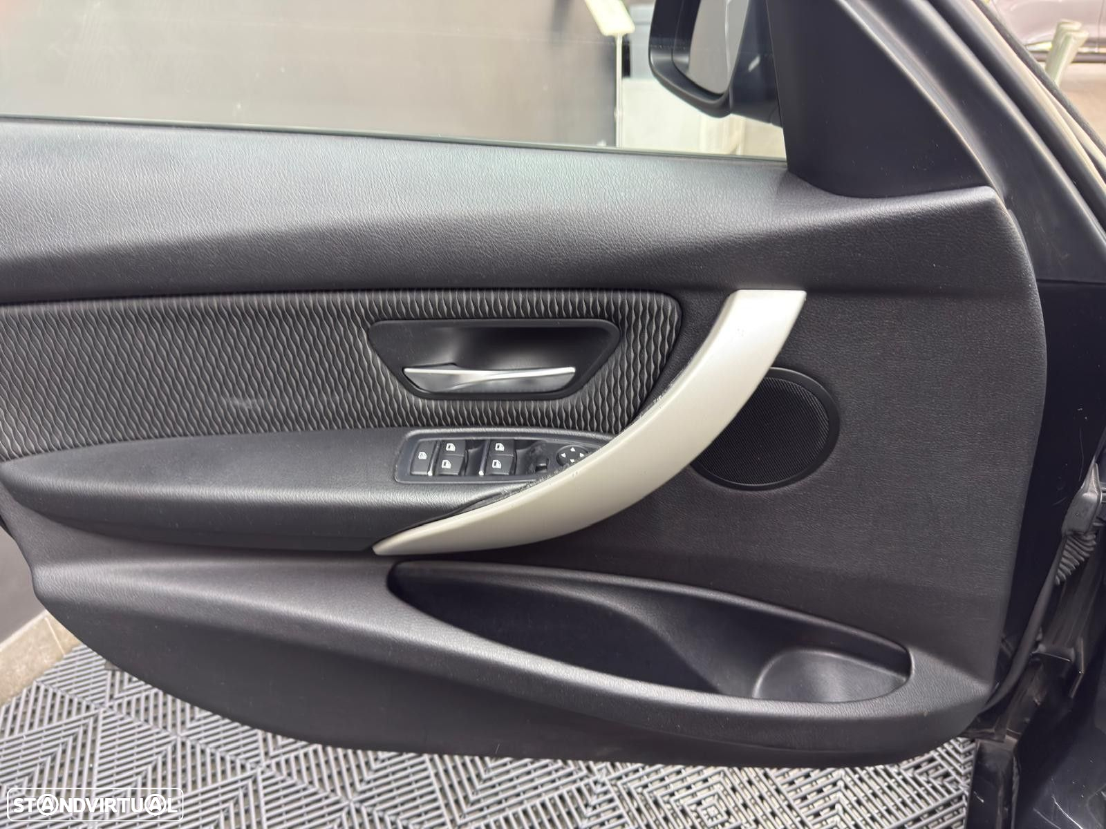 BMW 318 d Line Sport Auto - 39