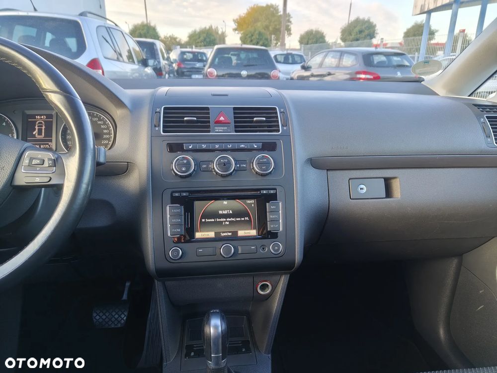Volkswagen Touran - 19