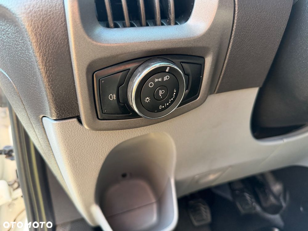 Ford TRANSIT CUSTOM - 17