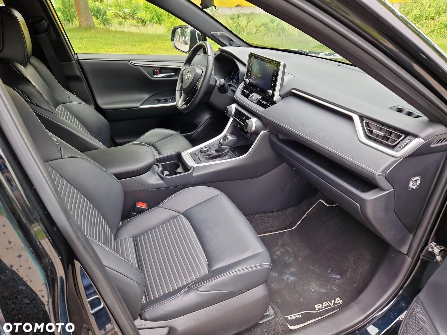 Toyota RAV4 2.5 Hybrid Black Edition by JBL 4x4 - 15