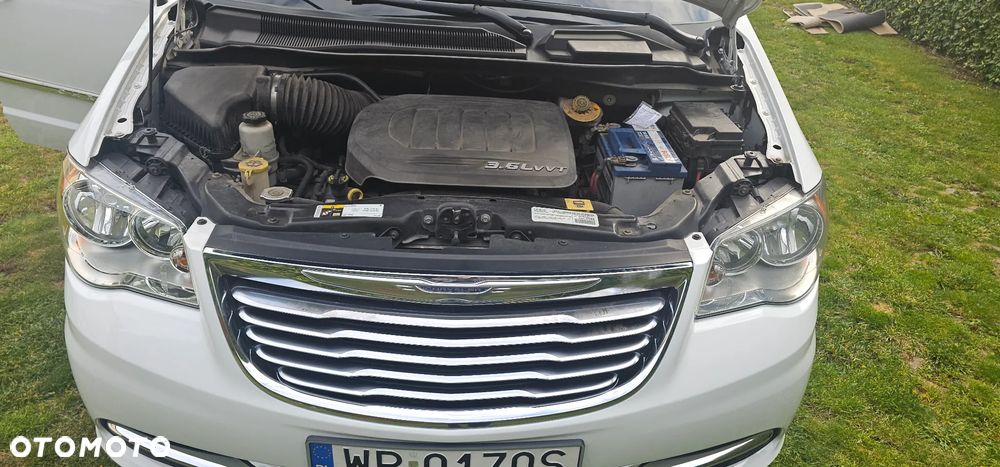 Chrysler Town & Country 3.6 Limited - 27