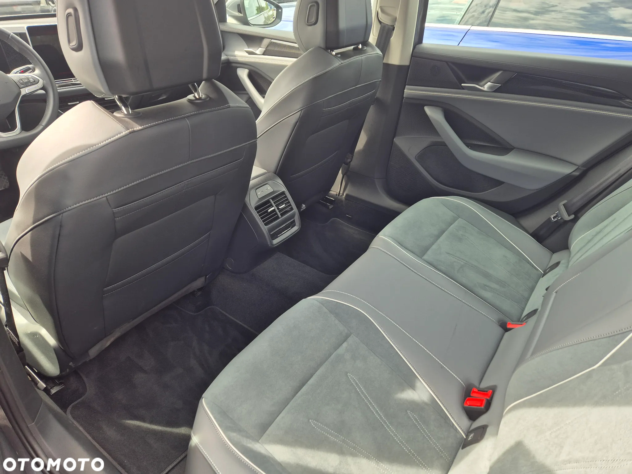 Volkswagen Passat - 10