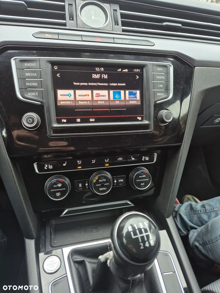 Volkswagen Passat 2.0 TDI (BlueMotion Technology) Comfortline - 14