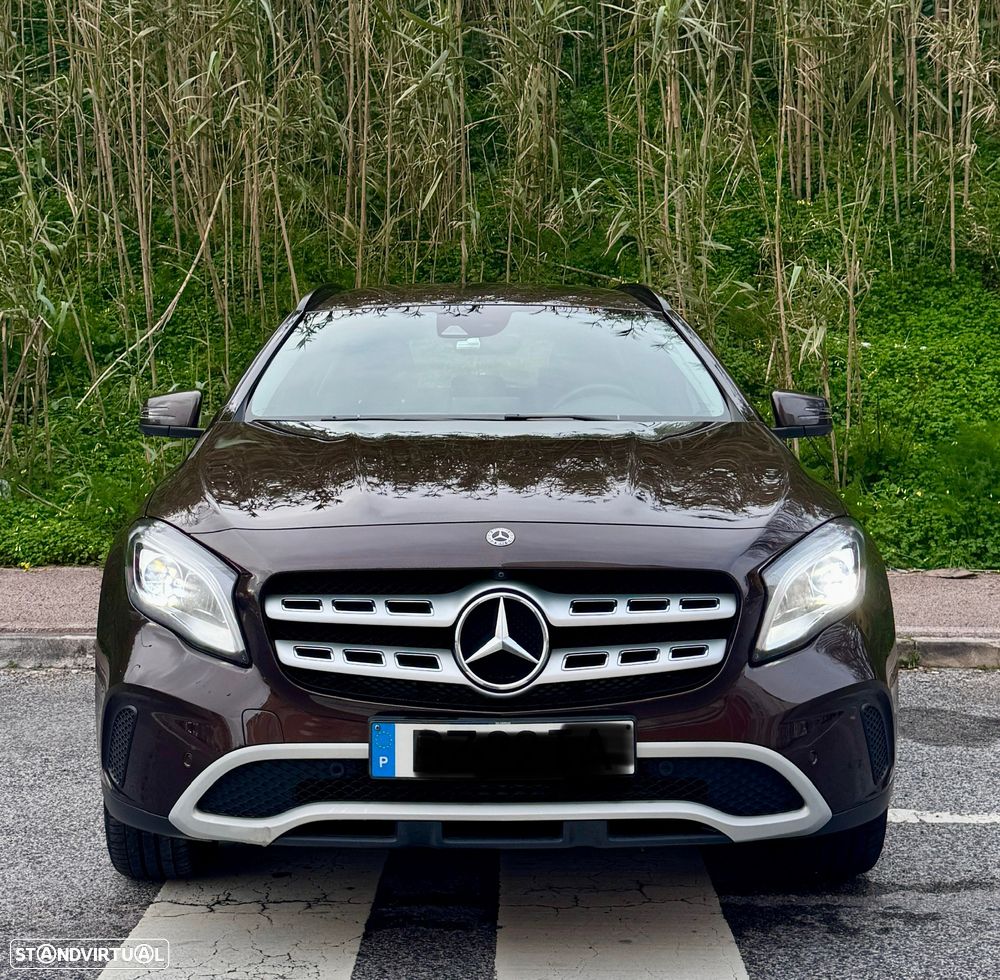 Mercedes-Benz GLA 220 4Matic 7G-DCT - 3