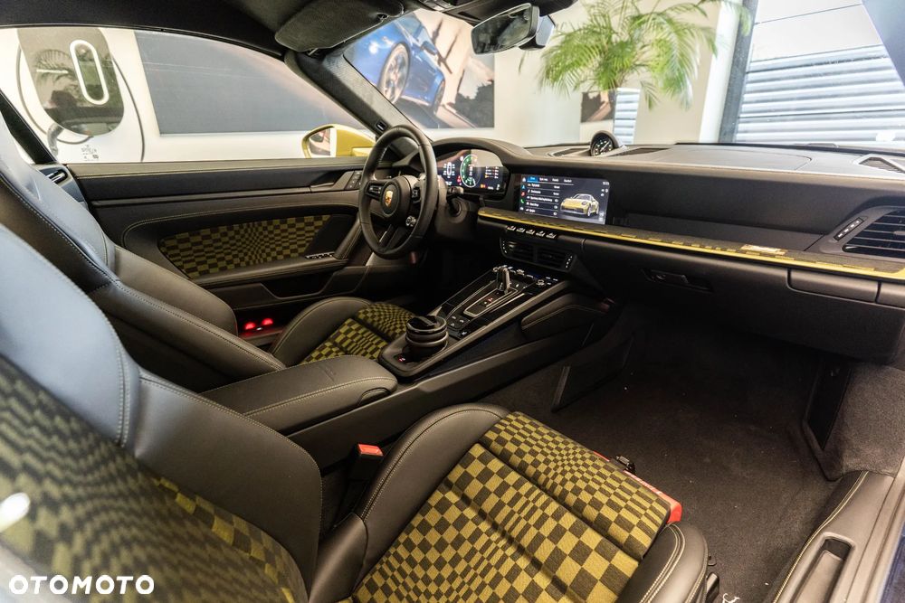 Porsche 911 Carrera T-Hybrid Spirit 70 - 22