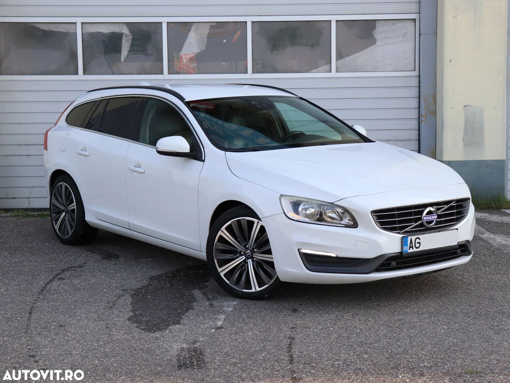 Volvo V60 D4 VEA Start-Stop Momentum - 1