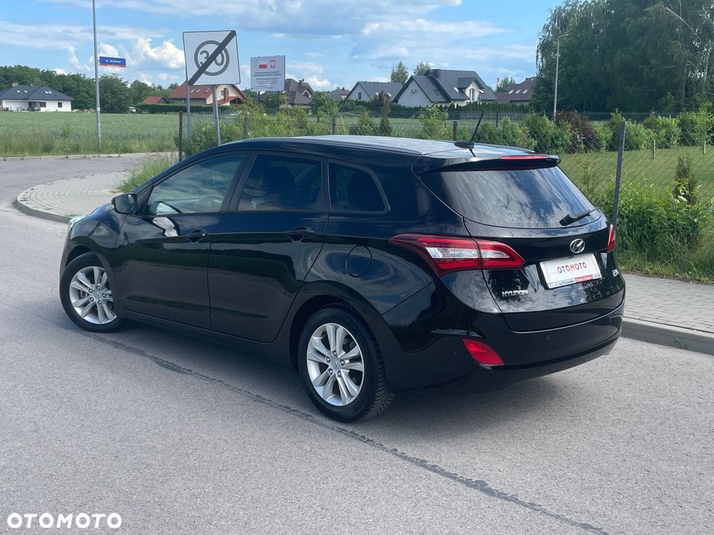 Hyundai i30 blue Kombi 1.6 CRDi Passion - 23