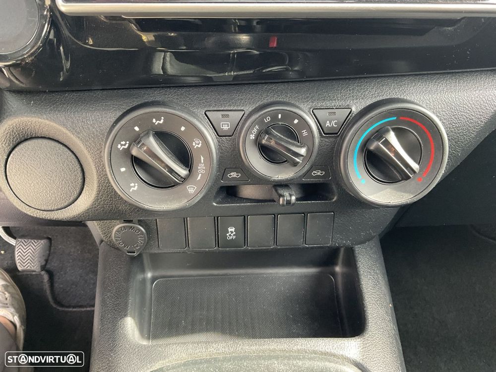 Toyota Hilux 2.4 D-4D CE - 25