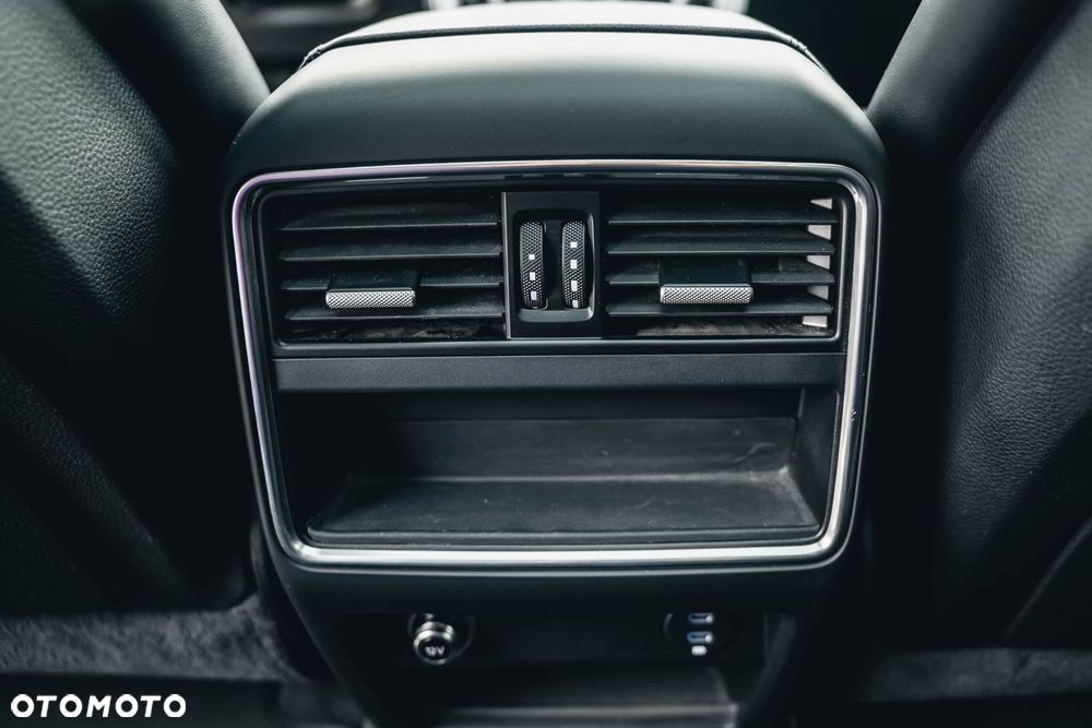 Porsche Cayenne Coupe E-Hybrid - 35