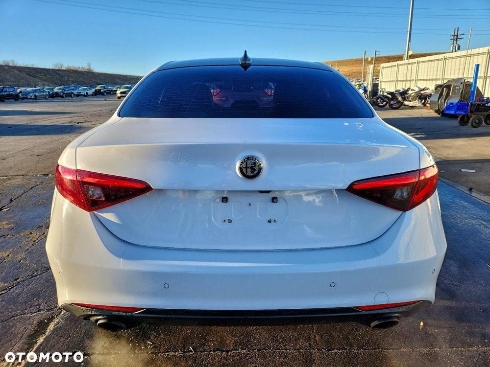 Alfa Romeo Giulia 2.0 Turbo 16V AT8-Q4 Ti - 6