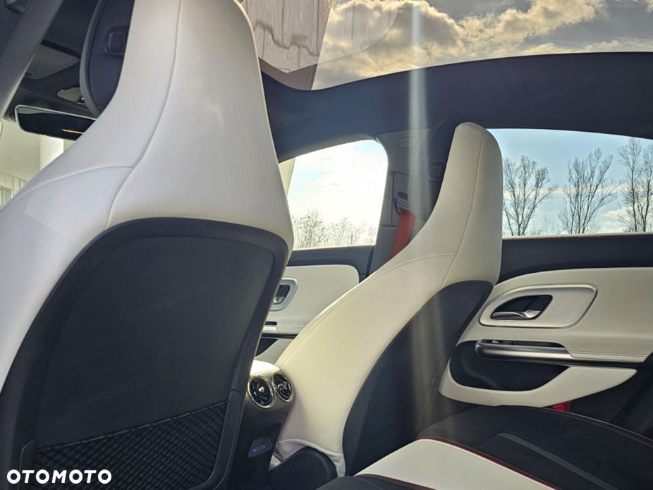 Mercedes-Benz CLA 200 mHEV 4-Matic 8G-DCT - 9