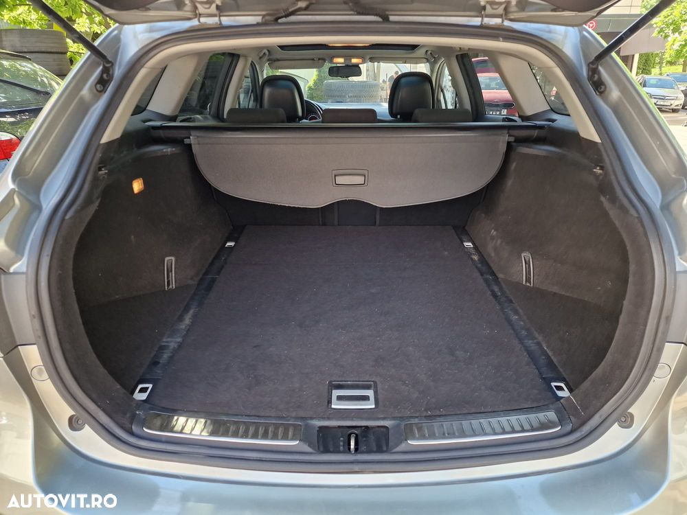 Toyota Avensis 2.2 D-4D Station Sol - 11