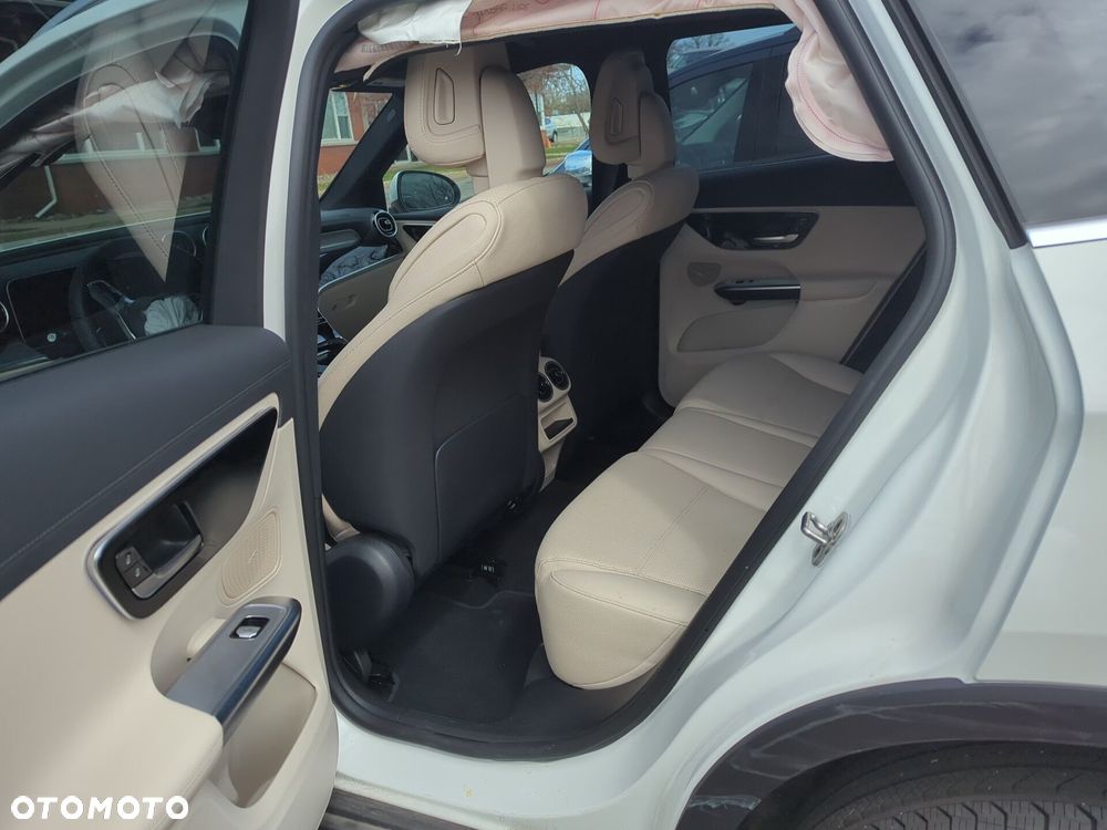 Mercedes-Benz GLC 300 4Matic 9G-TRONIC Avantgarde Advanced - 18