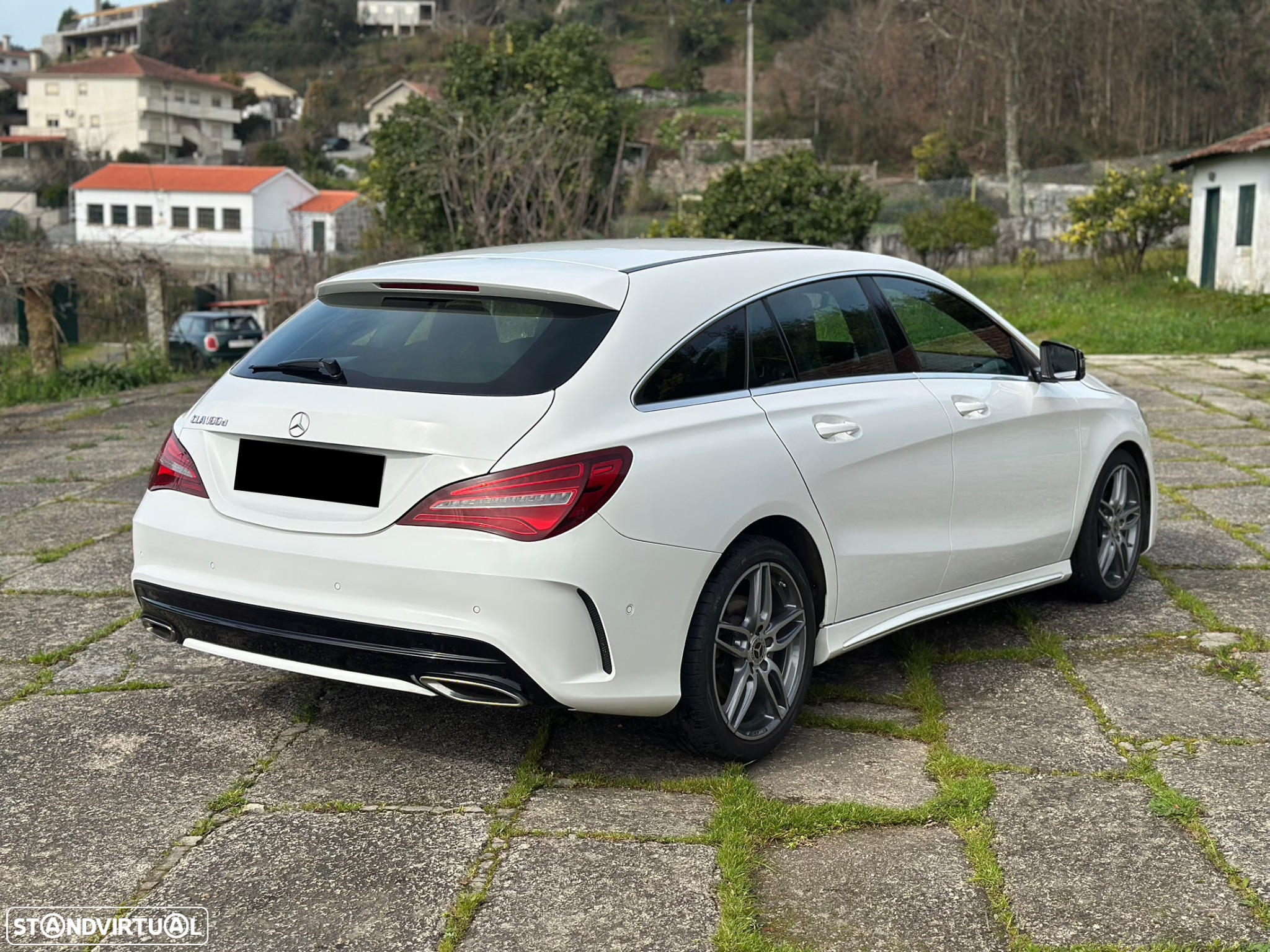 Mercedes-Benz CLA 180 d Shooting Brake AMG Line - 5