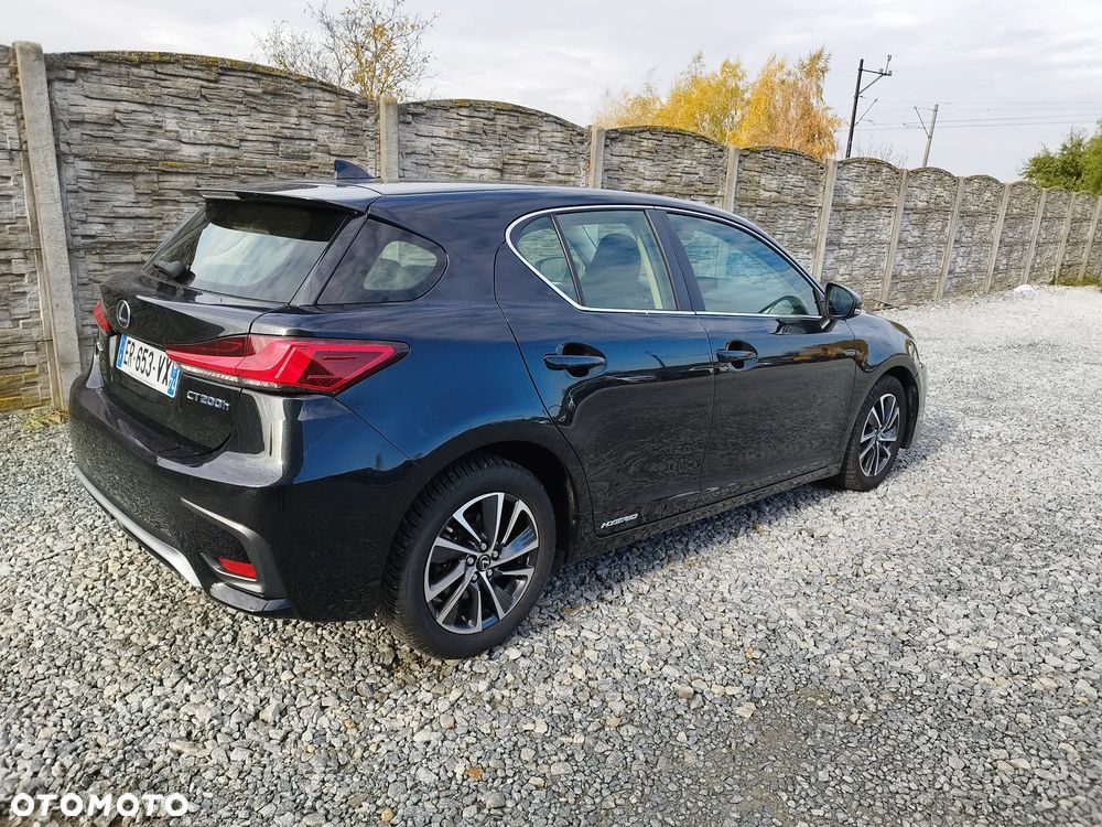 Lexus CT - 9