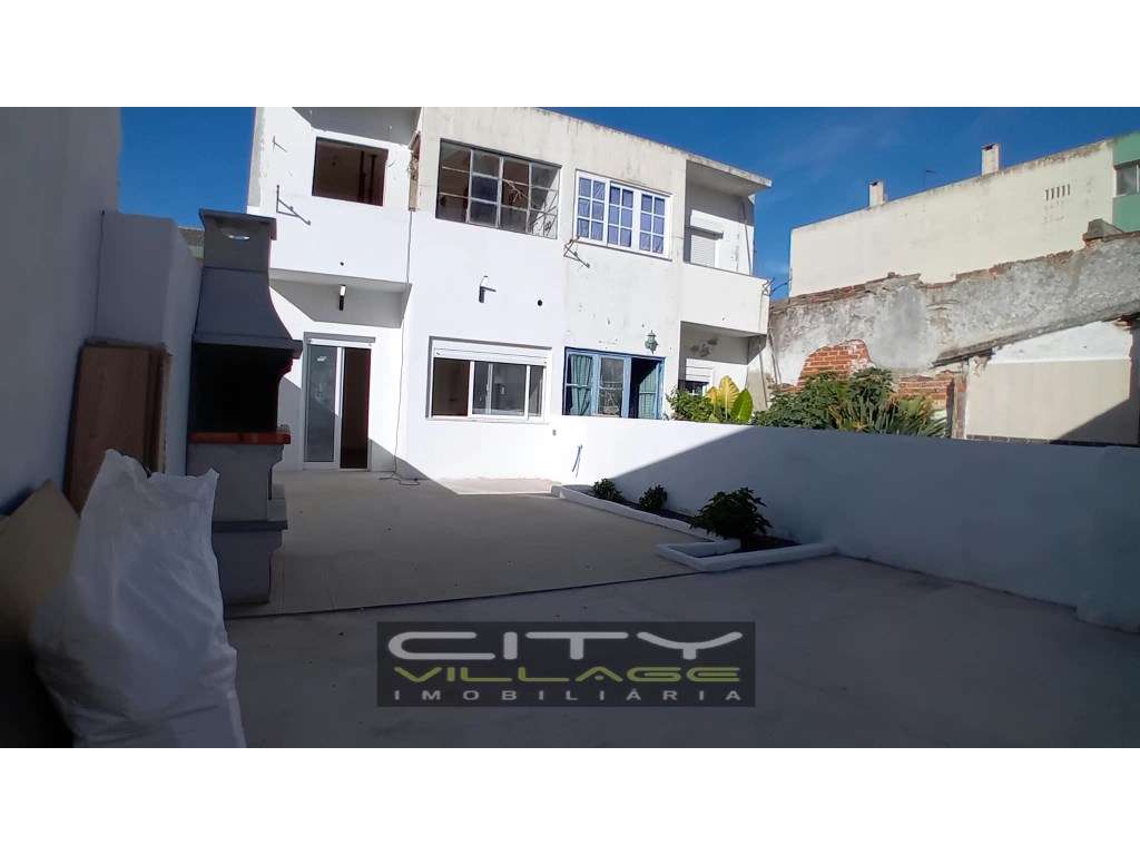 Apartamento T1+1 com Quintal e Churrasqueira Zona Baixa da Banheira - Grande imagem: 5/16