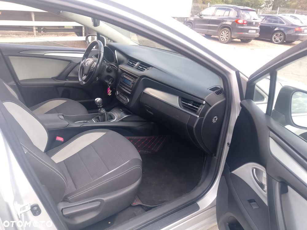 Toyota Avensis 2.0 D-4D Prestige - 8