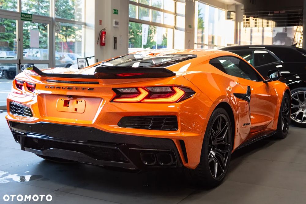 Chevrolet Corvette - 11
