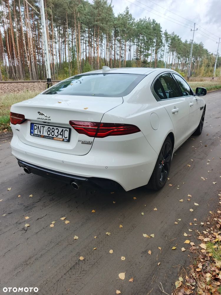 Jaguar XE 2.0 P250 S - 6