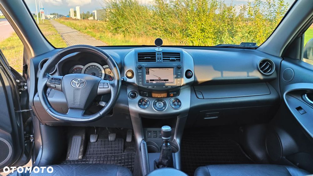 Toyota RAV4 2.2 D-CAT Premium - 11