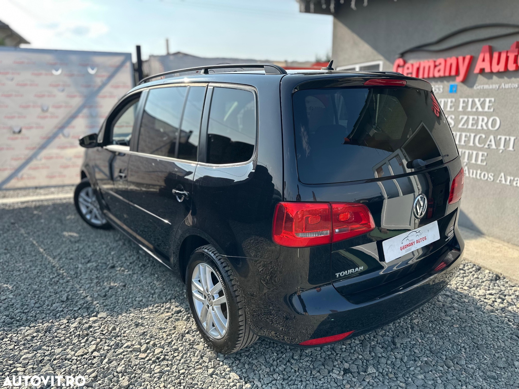 Volkswagen Touran - 4