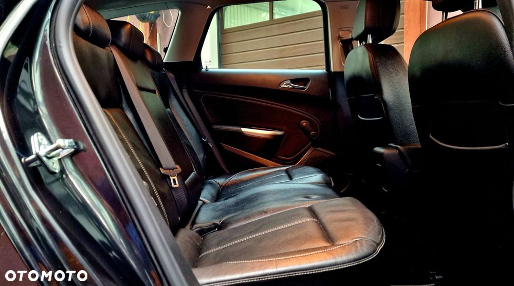 Opel Astra 1.6 T Cosmo - 9