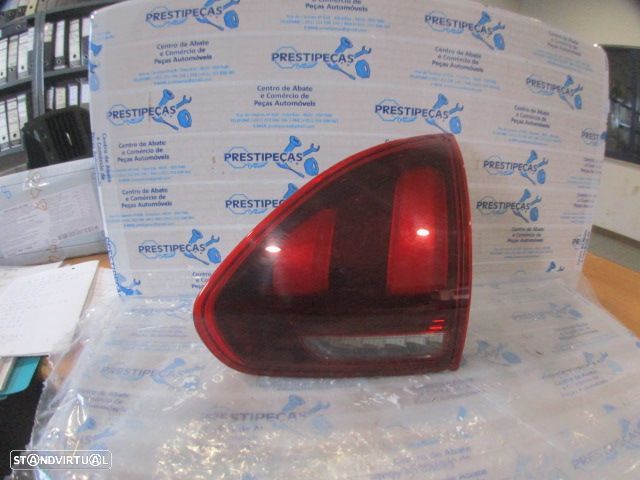 Farol Tras 9814757280 PEUGEOT 2008 1 A94F FASE 2 2016 1.6HDI 100CV 5P PRETO MALA DRT ORIGINAL - 1