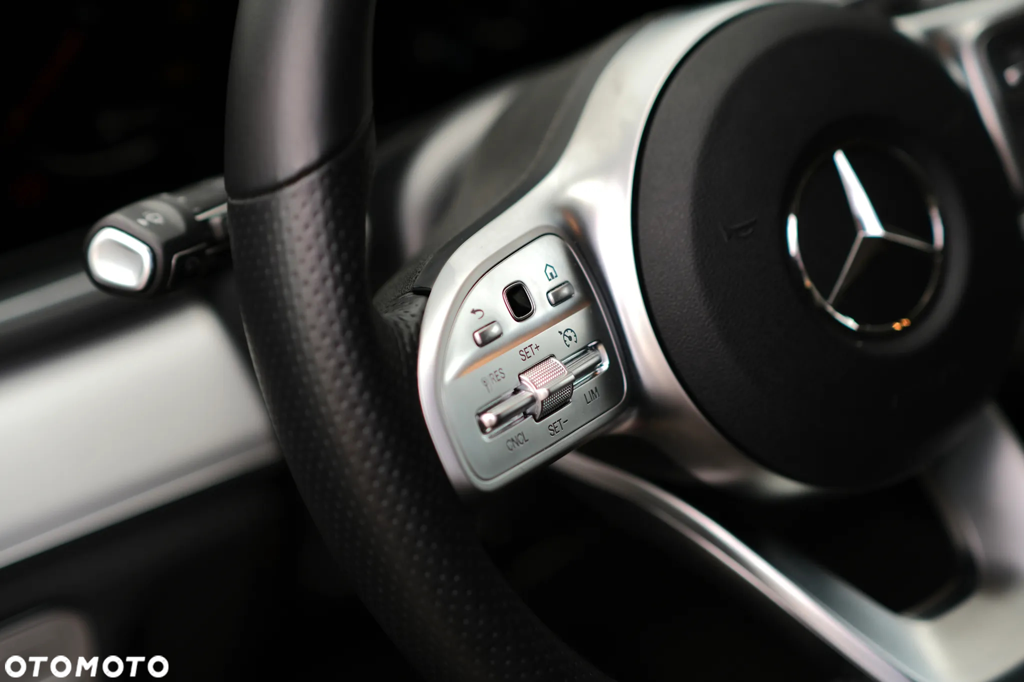 Mercedes-Benz GLE 300 d 4-Matic - 13