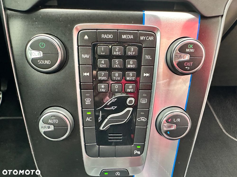 Volvo V40 D2 R Design - 34