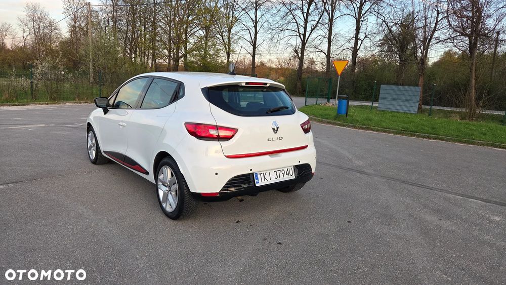 Renault Clio 1.2 16V 75 Luxe - 13