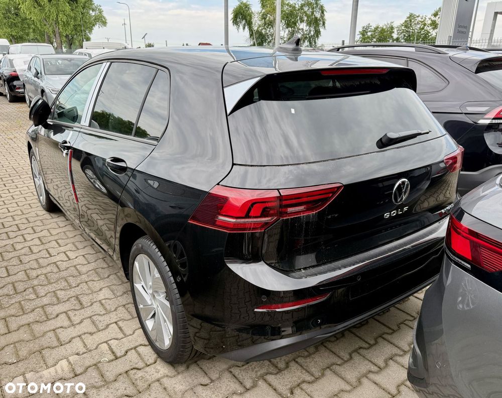 Volkswagen Golf - 11