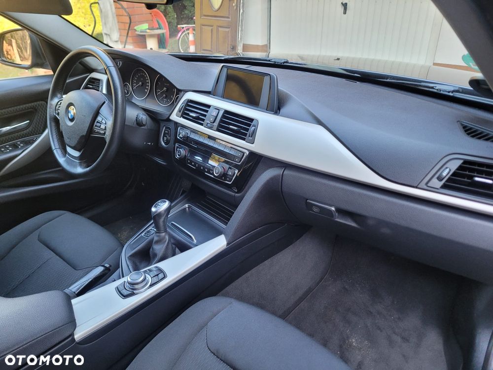 BMW Seria 3 320d Edition M Sport Shadow - 25