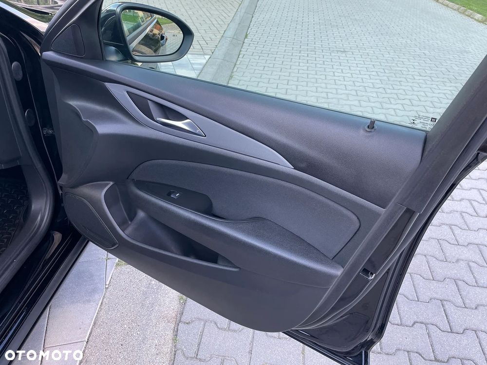 Opel Insignia - 25