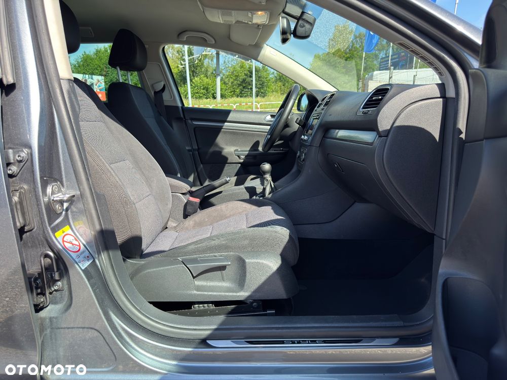 Volkswagen Golf 1.6 TDI DPF Style - 27