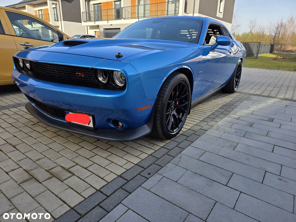 Dodge Challenger - 1