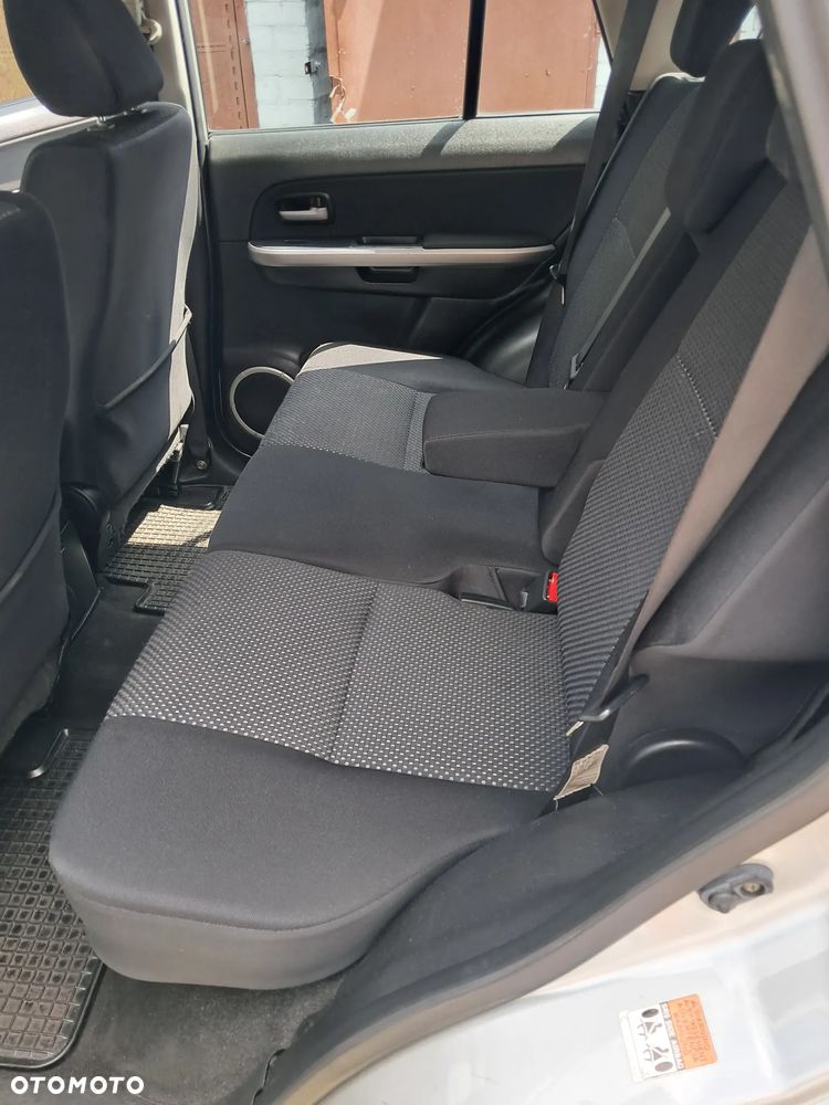 Suzuki Grand Vitara 2.0 - 24